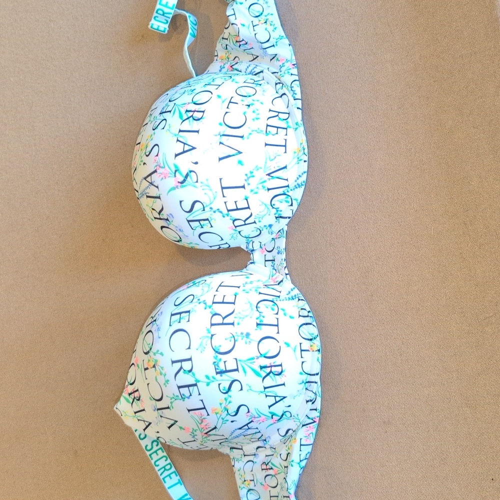 Victoria's Secret Logo Print T-Shirt Push-Up Bra with Floral Accents 38D